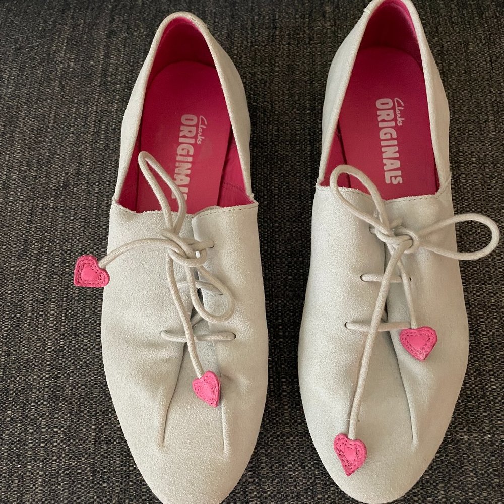 Clarks Originals Blue Suede Shoe w/Heart laces 9.5